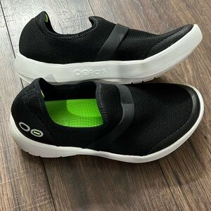 OOFOS Womens OOmg Low Shoe Black Mesh Recovery Slip On Sport Flat Loafer Size 10
